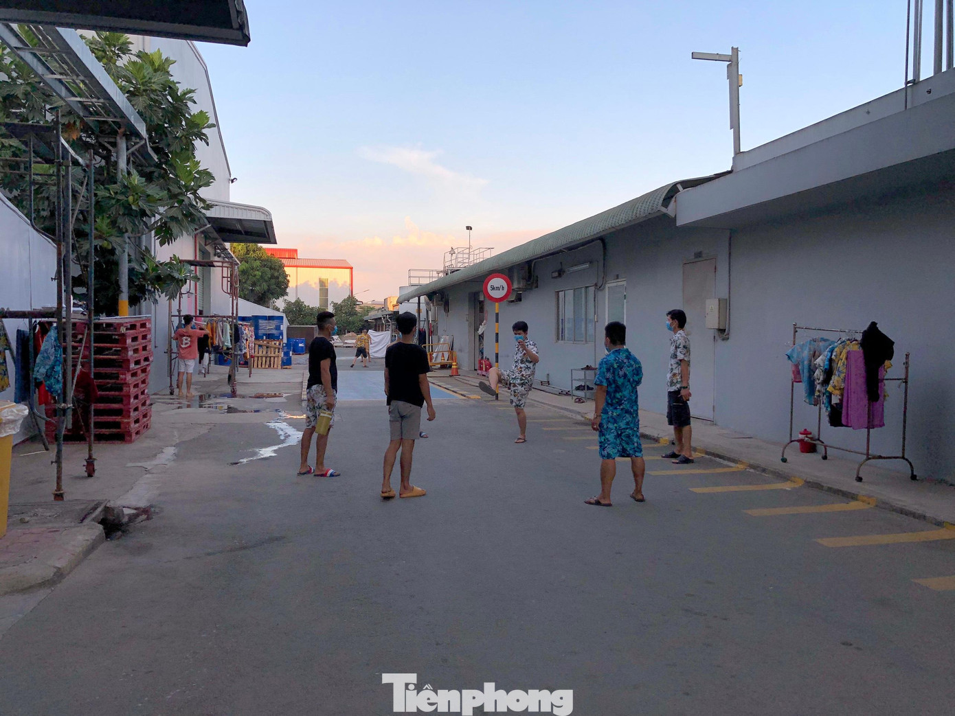 Khu vực giải trí cho công nhân sau giờ làm Khu vực giải trí cho công nhân sau giờ làm