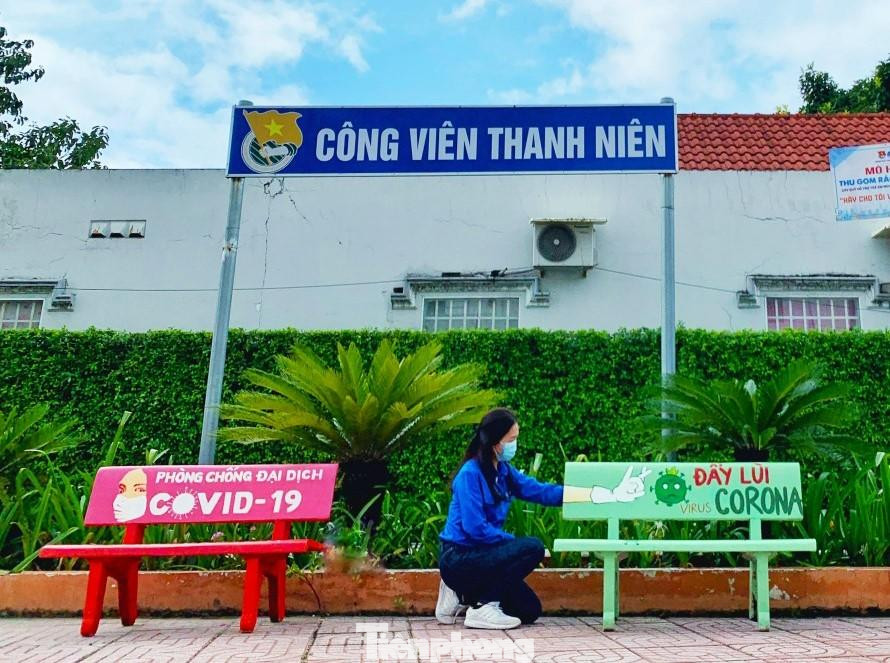 Tuổi trẻ đất Thủ Dầu Một tuyên truyền, nhắc nhở người dân phòng chống dịch thông qua tác phẩm nghệ thuật gần gũi Tuổi trẻ đất Thủ Dầu Một tuyên truyền, nhắc nhở người dân phòng chống dịch thông qua tác phẩm nghệ thuật gần gũi