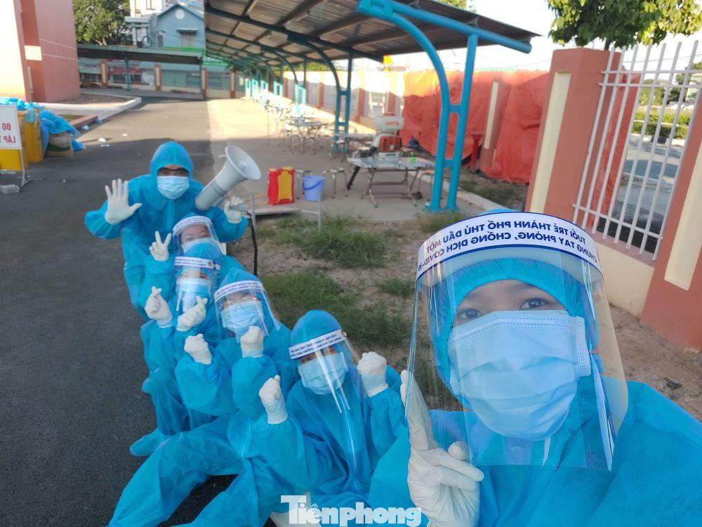 150 tình nguyện viên đất Thủ sẽ hỗ trợ lực lượng xét nghiệm đồng loạt người dân 150 tình nguyện viên đất Thủ sẽ hỗ trợ lực lượng xét nghiệm đồng loạt người dân