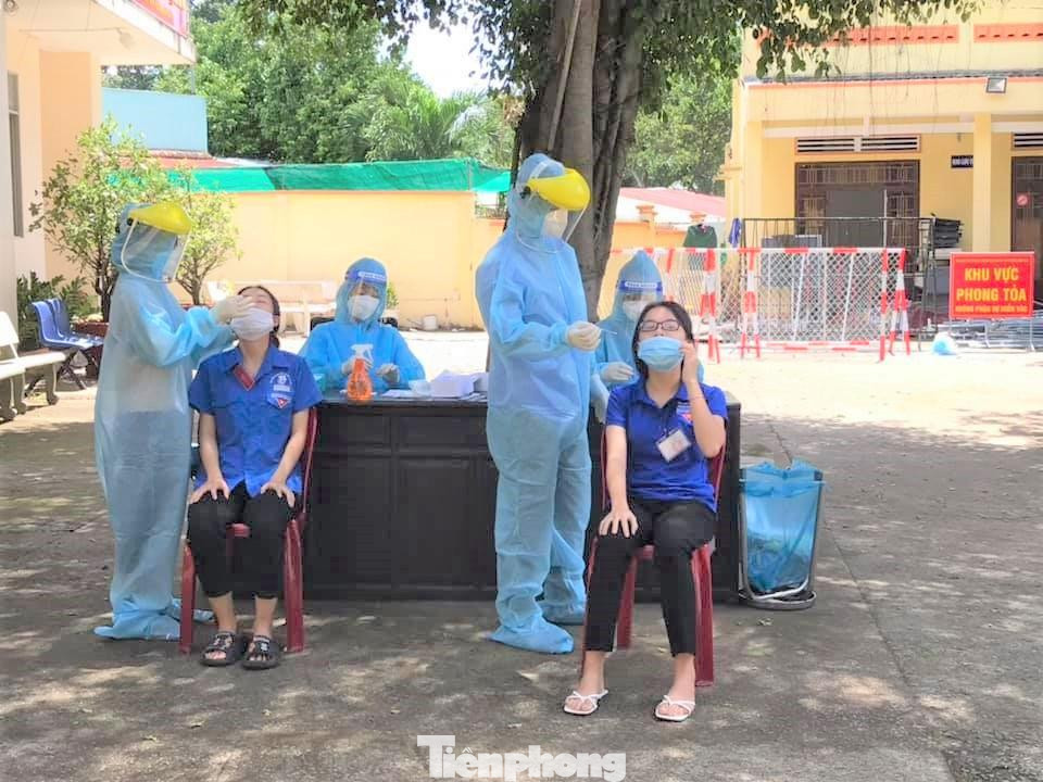 Tình nguyện viên được xét nghiệm liên tục để đảm bảo an toàn, đáp ứng công việc Tình nguyện viên được xét nghiệm liên tục để đảm bảo an toàn, đáp ứng công việc