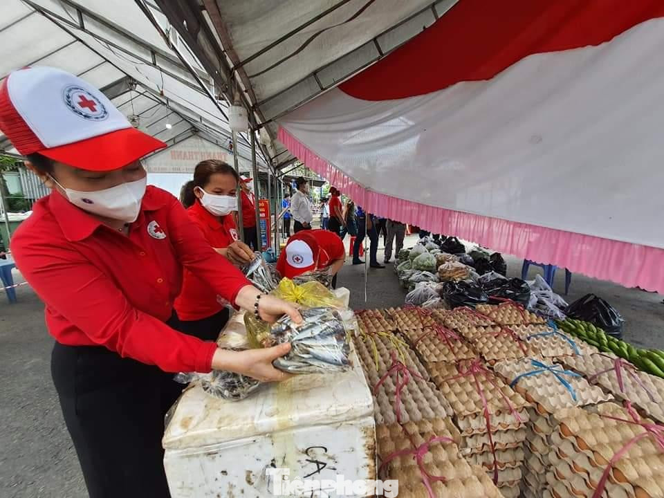 Thực phẩm từ người dân Quảng Bình gửi đến Bình Dương Thực phẩm từ người dân Quảng Bình gửi đến Bình Dương
