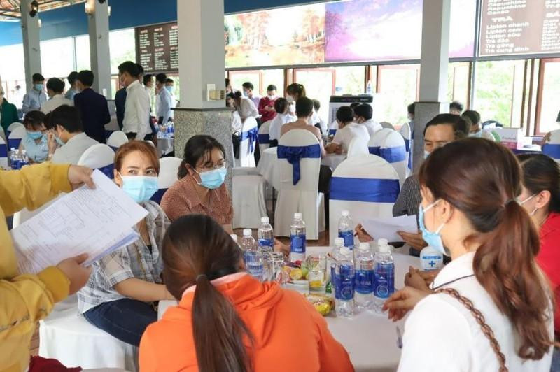 122 người tụ tập tại nhà hàng trong một sự kiện giới thiệu dự án bất động sản