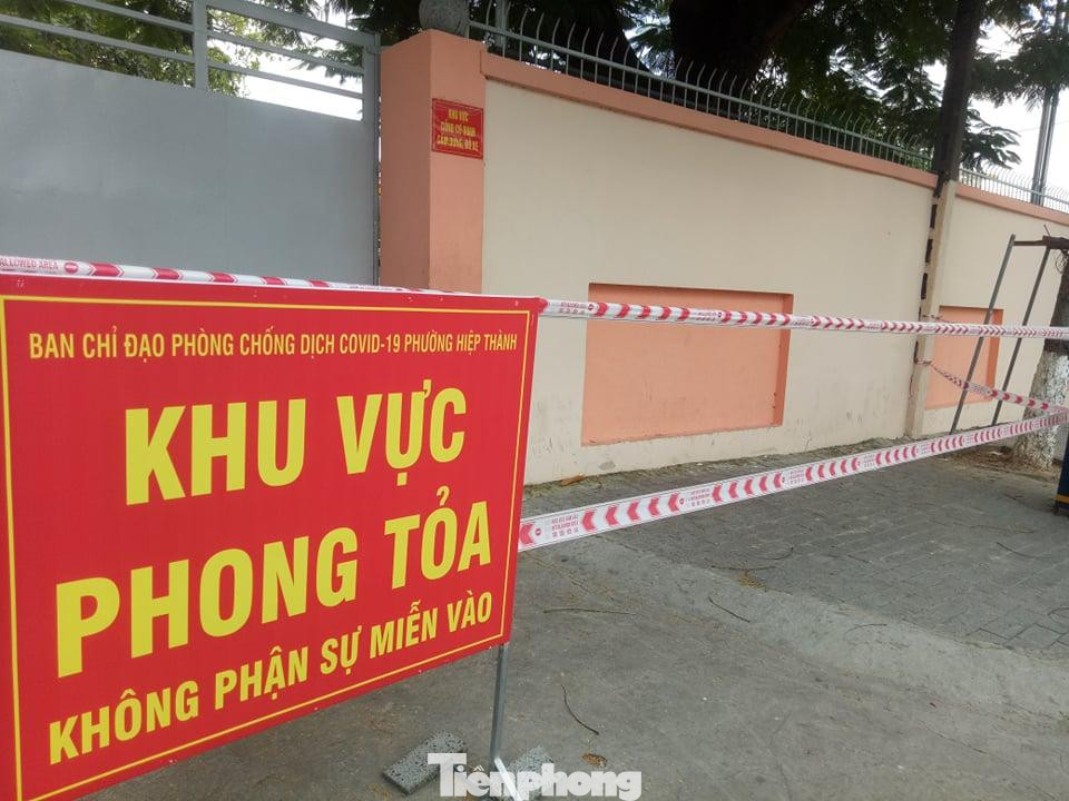 Phong tỏa trụ sở phòng CSGT Công an tỉnh Bình Dương Phong tỏa trụ sở phòng CSGT Công an tỉnh Bình Dương