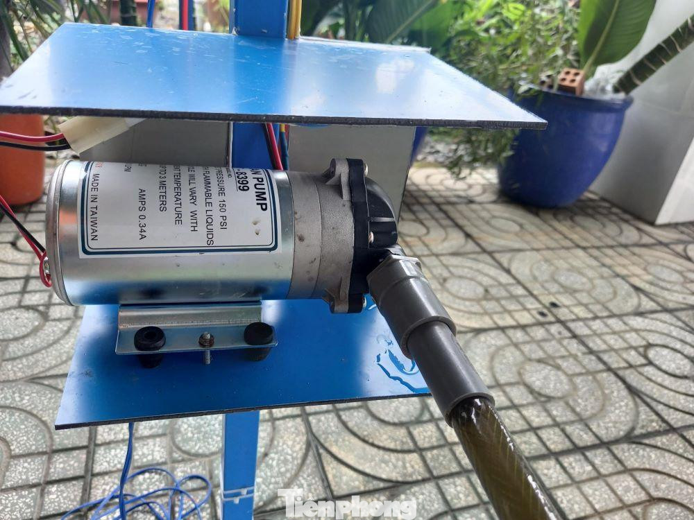 Mô tơ phun dung dịch của chiếc máy Mô tơ phun dung dịch của chiếc máy