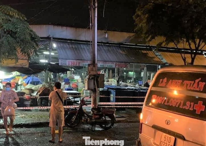 Phong tỏa chợ cá Bình Dương Phong tỏa chợ cá Bình Dương