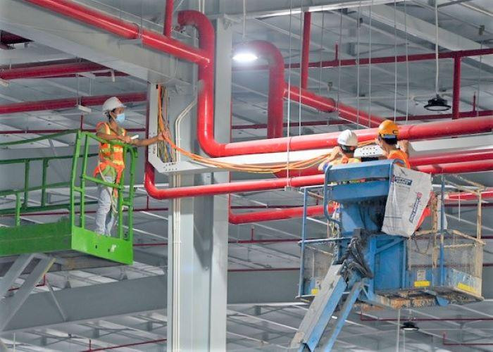 Lắp đặt các thiết bị phù hợp với nhu cầu của một bệnh viện dã chiến Lắp đặt các thiết bị phù hợp với nhu cầu của một bệnh viện dã chiến