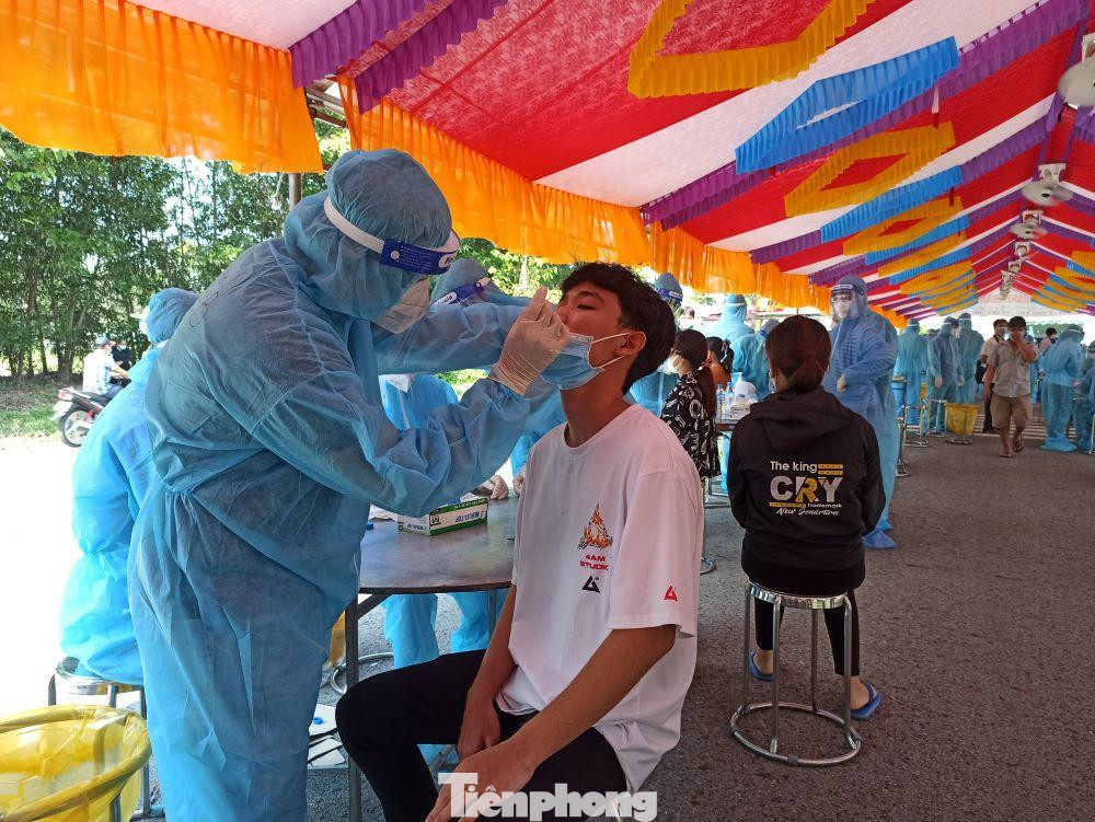 Bình Dương đang xét nghiệm sàng lọc diện rộng Bình Dương đang xét nghiệm sàng lọc diện rộng