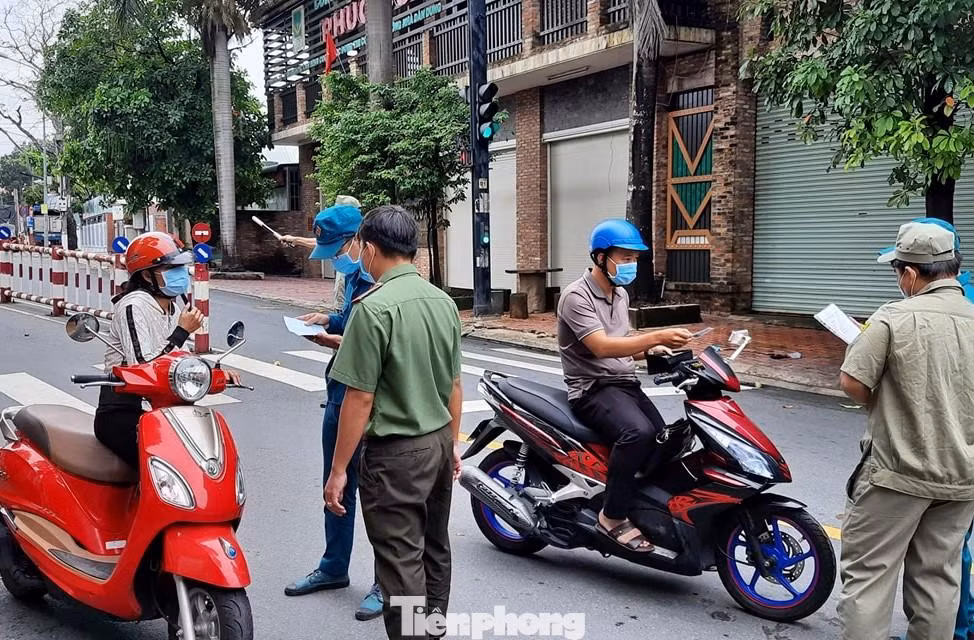Bình Dương bố trí gần 3.000 chốt kiểm dịch trên các tuyến đường lớn, nhỏ Bình Dương bố trí gần 3.000 chốt kiểm dịch trên các tuyến đường lớn, nhỏ