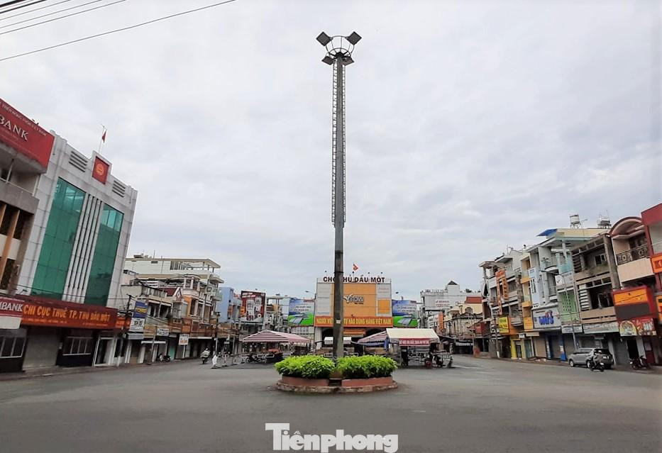 Bình Dương đề nghị người dân không ra đường từ 18h ngày hôm trước đến 6h ngày hôm sau Bình Dương đề nghị người dân không ra đường từ 18h ngày hôm trước đến 6h ngày hôm sau