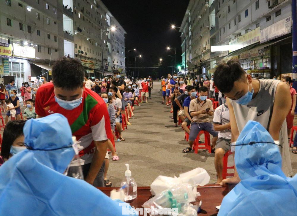 Bình Dương lấy mẫu xét nghiệm đại trà tìm F0