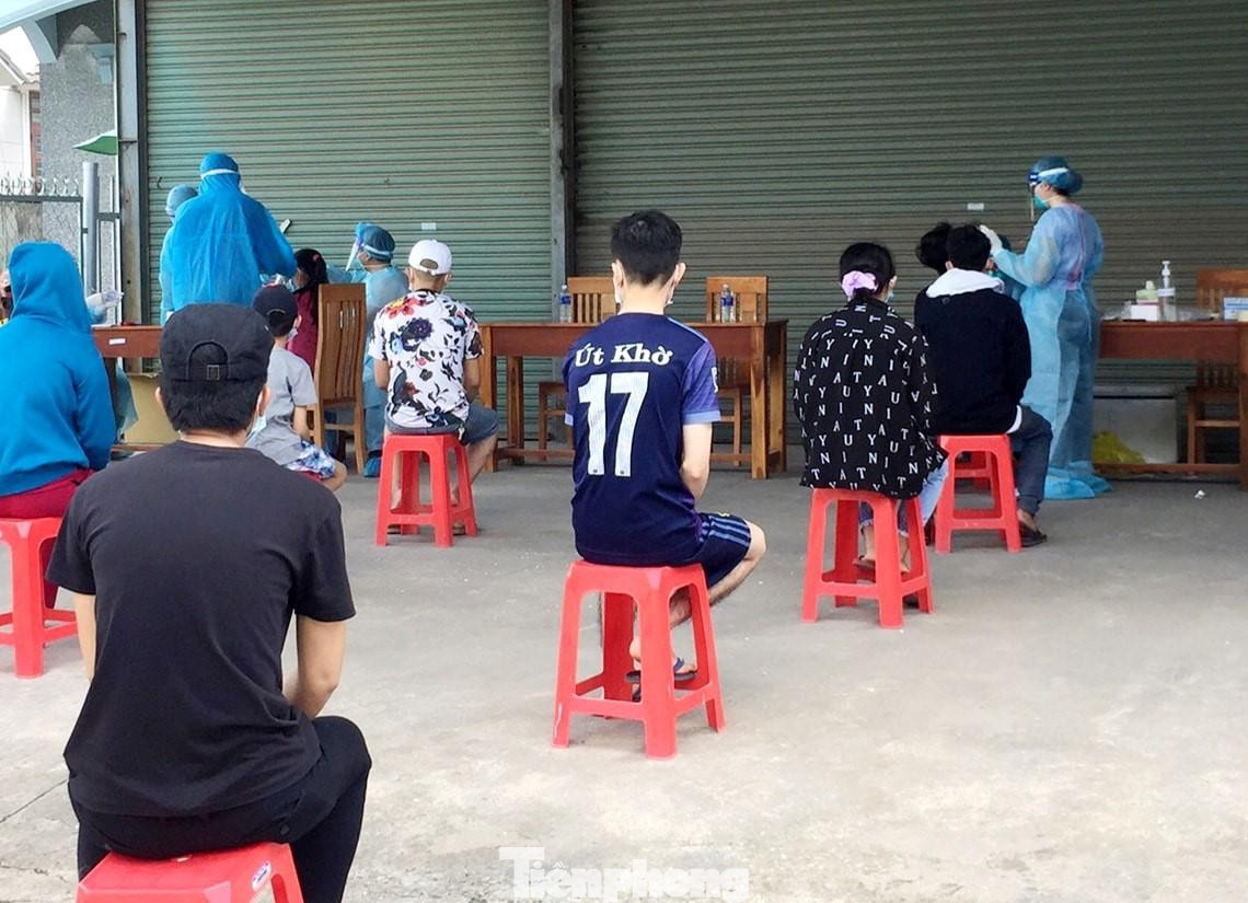 Bình Dương lấy mẫu xét nghiệm toàn dân để tìm F0 Bình Dương lấy mẫu xét nghiệm toàn dân để tìm F0