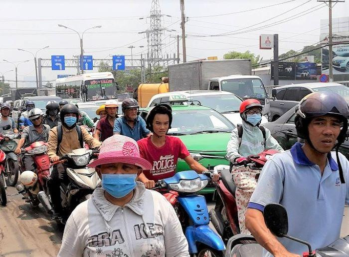 Hiện các đường huyết mạch ở Bình Dương trong tình trạng quá tải