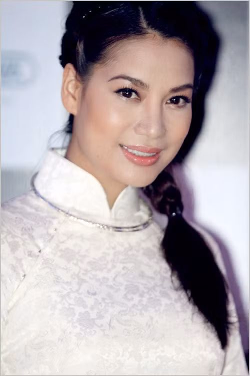 Hiền Thục Hoa hậu Ngọc Hân. "Nữ hoàng nội y" Ngọc Trinh Ca sĩ Phương Linh Hot girl Chi Pu Trúc Diễm Yến Trang Hot girl Kelly "Công chúa bong bóng" Bảo Thy Elly Trần Kim Hiền Trương Ngọc Ánh Hot girl Midu Dương Yến Ngọc Hồ Ngọc Hà Siêu mẫu Trang Trần Hot girl Huyền Lizze Jenifer Phạm "Bà mẹ nhí" Phương Trinh. Bảo Trân