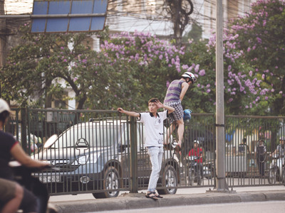 Cảnh thường thấy ở những tuyến đường có dải phân cách. Ảnh: Hoàng Anh