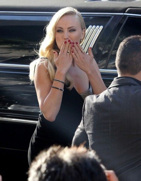 Hôn gió với phóng viên