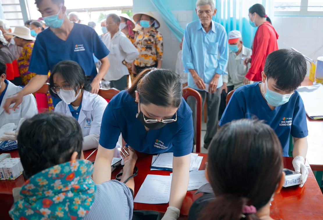Chương trình vì cộng đồng “Long Châu Sẻ Chia”