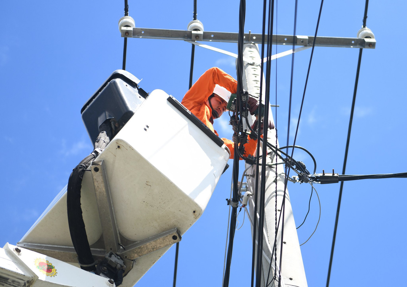 Đảm bảo cung cấp điện cho phát triển kinh tế-xã hội 21 tỉnh thành phía Nam