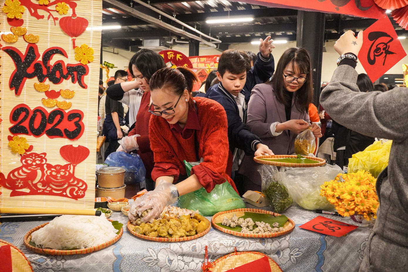 Gian hàng hội chợ Tết với combo trọn gói trải nghiệm vui chơi, mua sắm tại Ngày Hội Thể Thao Gia Đình LTV. Gian hàng hội chợ Tết với combo trọn gói trải nghiệm vui chơi, mua sắm tại Ngày Hội Thể Thao Gia Đình LTV.