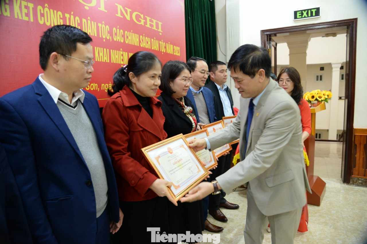 Trong năm 2023 có nhiều tấm gương điển hình trong công tác dân tộc ở Lạng Sơn .Ảnh: Duy Chiến Trong năm 2023 có nhiều tấm gương điển hình trong công tác dân tộc ở Lạng Sơn .Ảnh: Duy Chiến