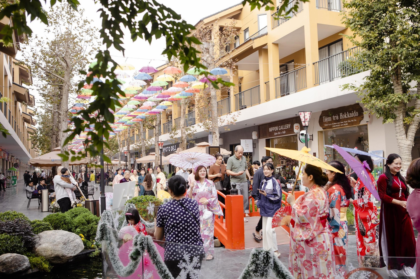 Dòng người đổ về khu nghỉ dưỡng Lynn Times Thanh Thủy để vui chơi và thư giãn dịp nghỉ lễ Tết dương lịch 2024.