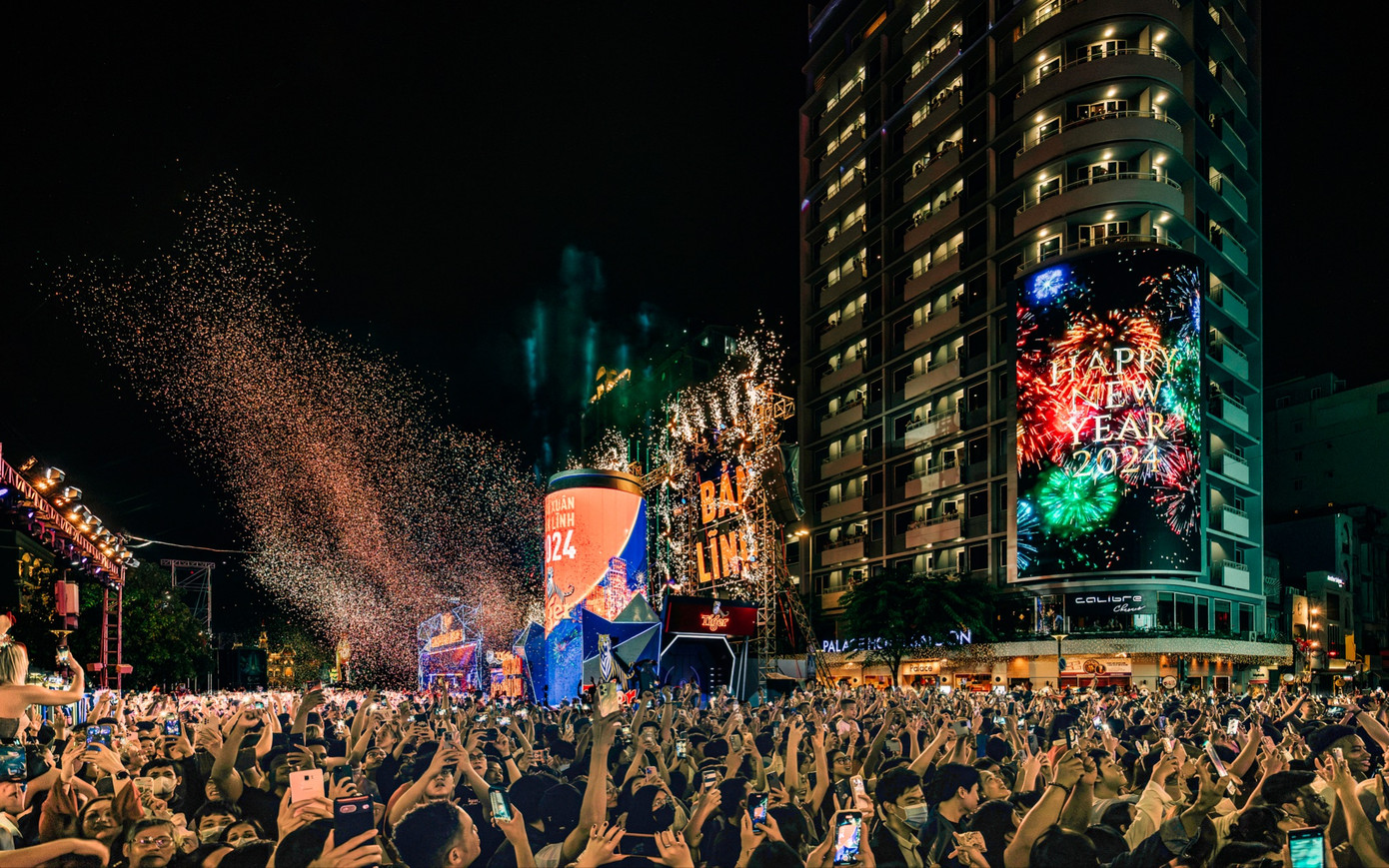 Kể từ khi được công bố, hàng chục ngàn câu chuyện can trường trong năm 2023 tới từ người tiêu dùng đã được tổng hợp từ website và công chiếu trên mô hình lon cao khổng lồ, xuyên suốt từ 29/12/2023 đến 07/01/2024 tại phố đi bộ Nguyễn Huệ, TPHCM.