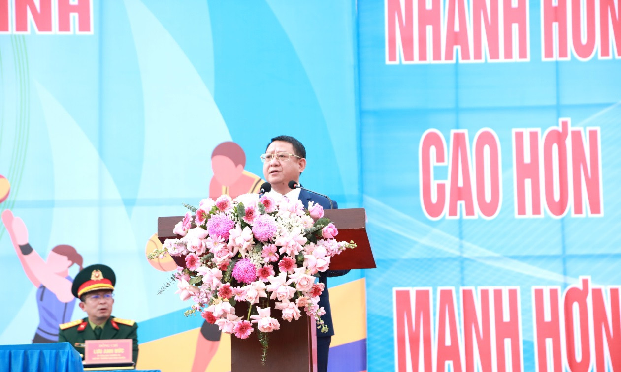 Đ/c Chủ tịch UBND huyện Hoàng Anh Tuấn phát biểu khai mạc