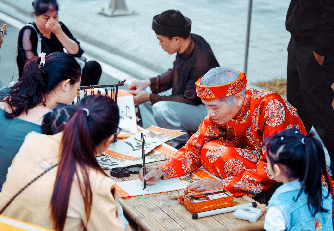 Du khách thoả thích trải nghiệm các hoạt động vui chơi, văn hóa truyền thống trong những ngày giáp Tết Du khách thoả thích trải nghiệm các hoạt động vui chơi, văn hóa truyền thống trong những ngày giáp Tết