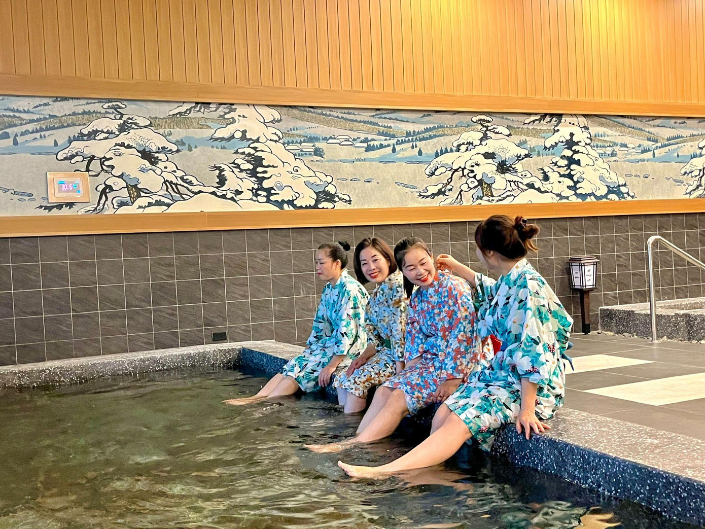 Với hơn 30 tiện ích tắm, xông hơi và massage, du khách có nhiều sự lựa chọn thư giãn tái tạo năng lượng.