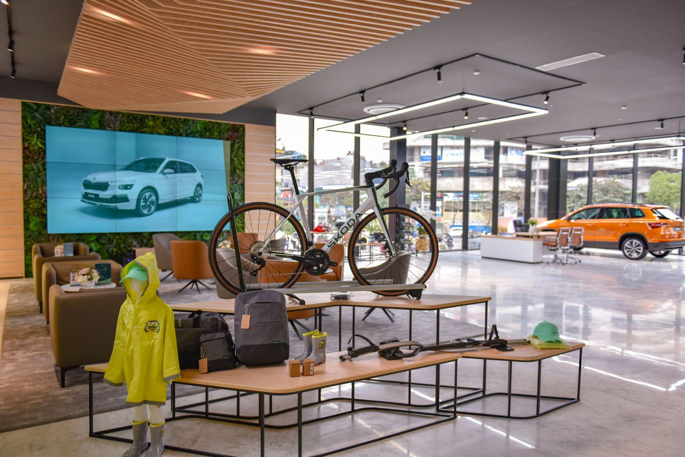 Không gian showroom hiện đại và thoáng đãng