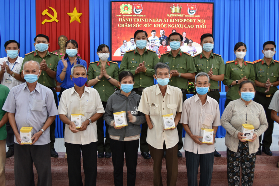 Hành trình Nhân ái - tiền thân của Hành trình Hạnh Phúc đã có chặng đường hoạt động tích cực Hành trình Nhân ái - tiền thân của Hành trình Hạnh Phúc đã có chặng đường hoạt động tích cực