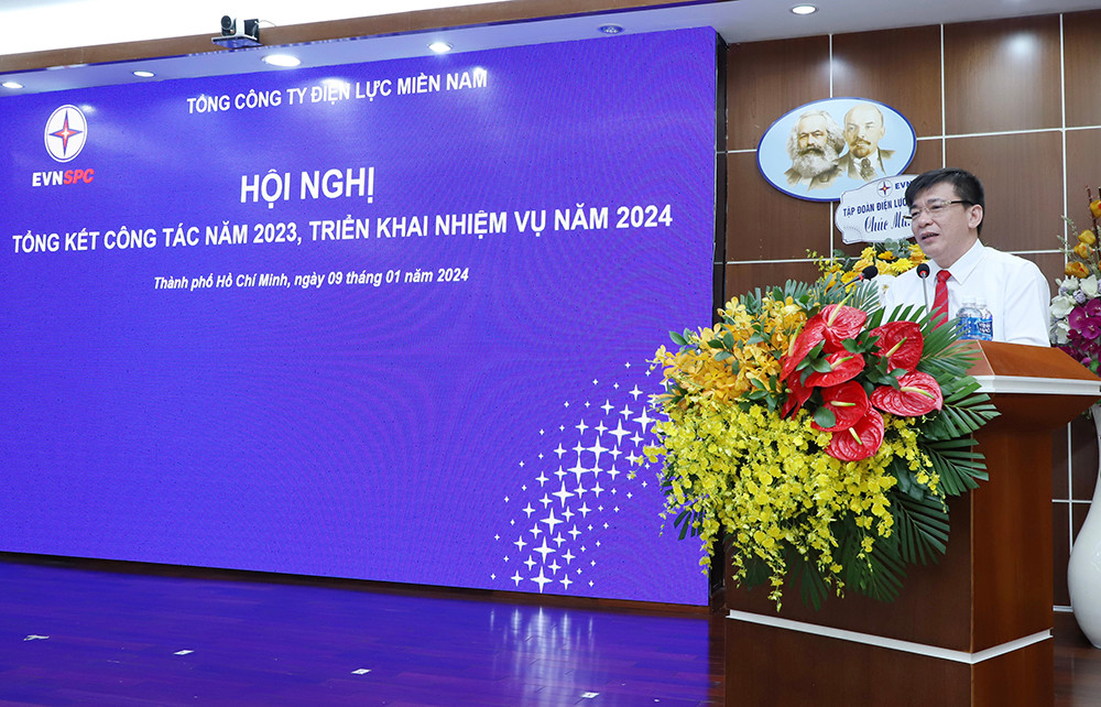 Chủ tịch HĐTV EVNSPC Lê Văn Trang phát biểu tại hội nghị