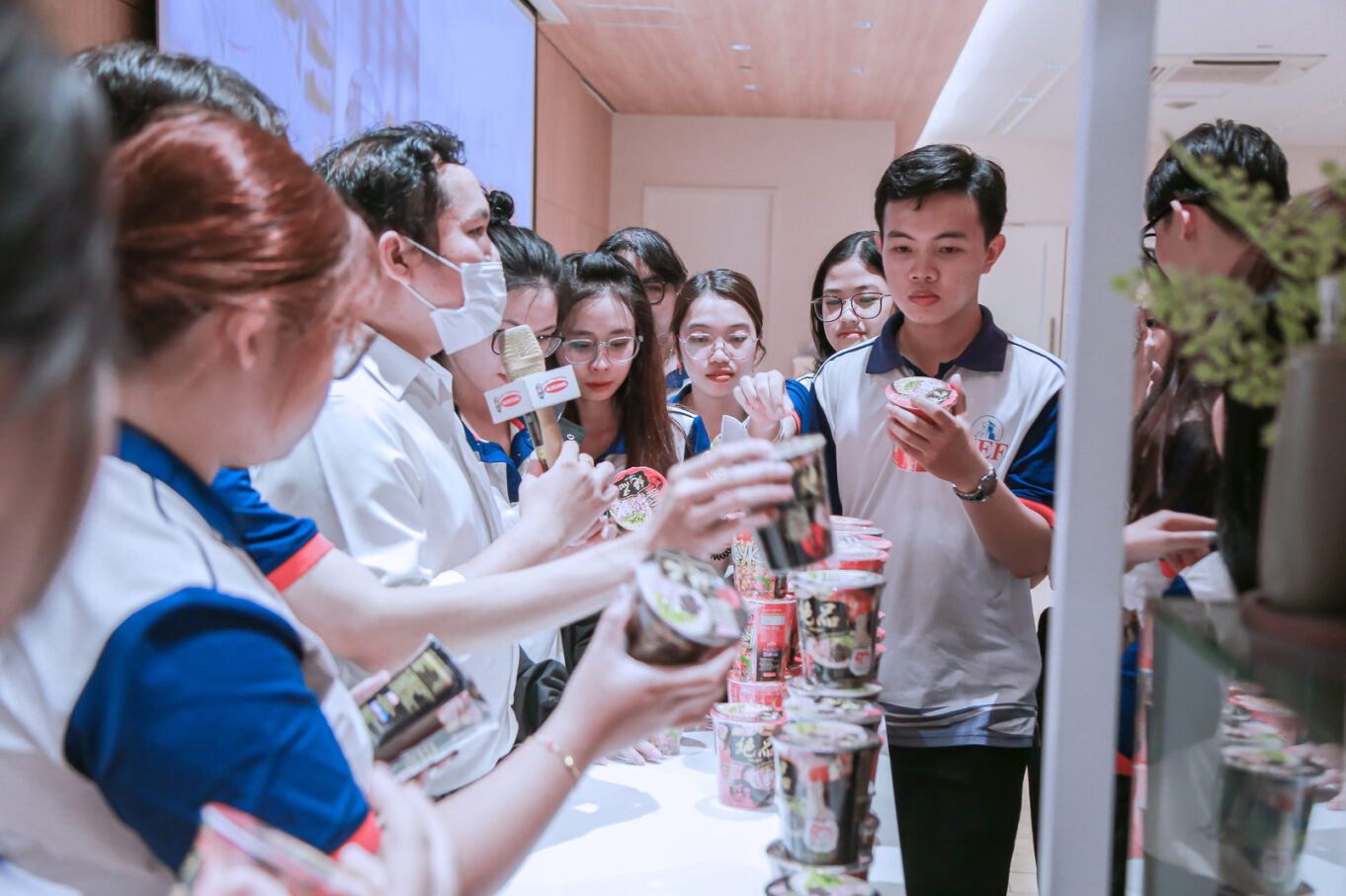 Hoạt động học tập thực tế tại doanh nghiệp của sinh viên ngành quản trị kinh doanh Hoạt động học tập thực tế tại doanh nghiệp của sinh viên ngành quản trị kinh doanh