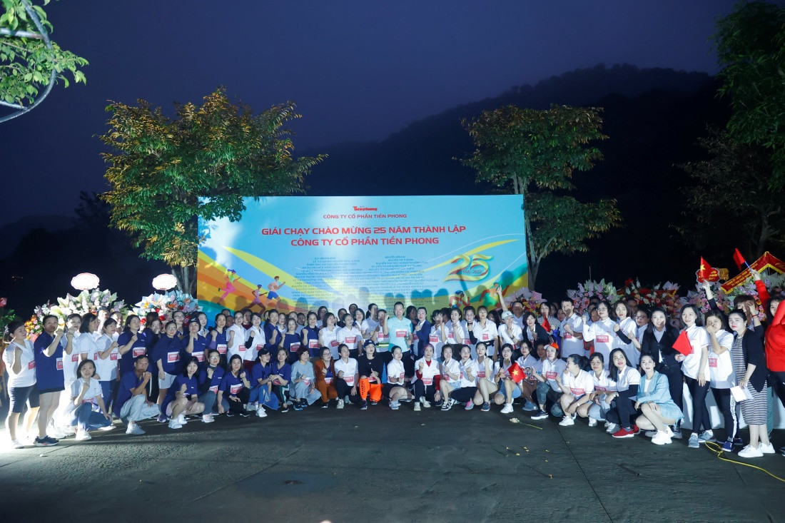 Các VĐV tham gia Giải chạy chào mừng 25 năm thành lập Công ty CP Tiền Phong Các VĐV tham gia Giải chạy chào mừng 25 năm thành lập Công ty CP Tiền Phong