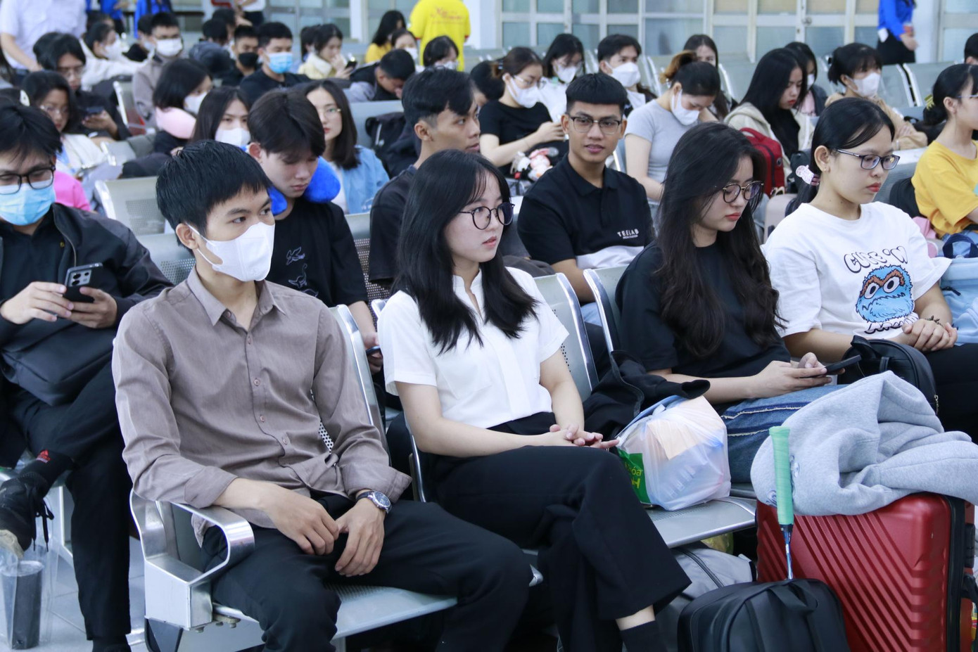 Sinh viên tập trung tại Ga Sài Gòn chuẩn bị về quê đón tết Sinh viên tập trung tại Ga Sài Gòn chuẩn bị về quê đón tết