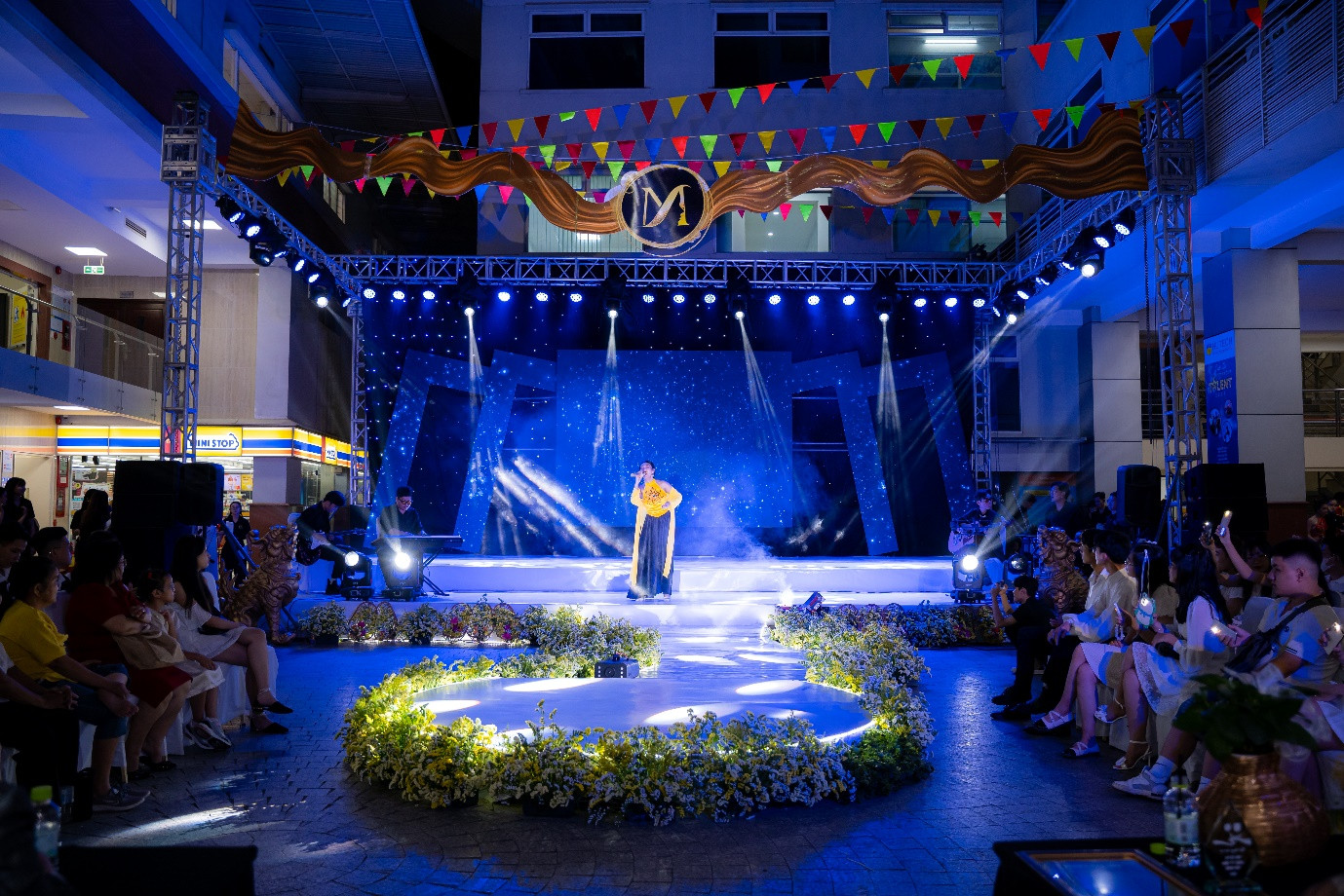 “Miên ái” - sự kiện Tạp kỹ hoành tráng, chuyên nghiệp do sinh viên Quản trị dịch vụ du lịch và lữ hành HUTECH thực hiện