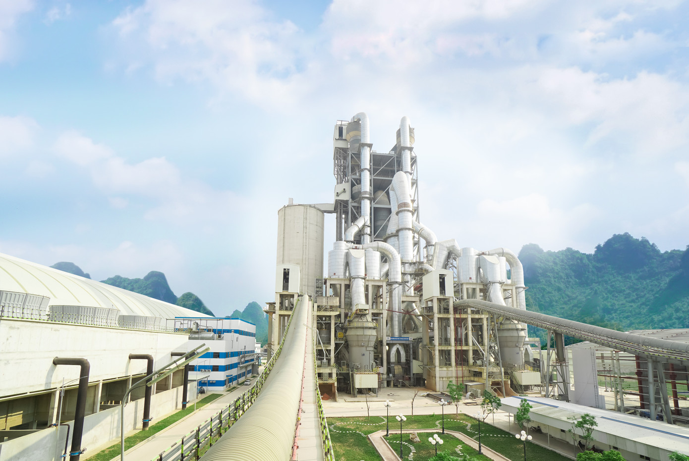 Xi Măng Xuân Thành tiên phong áp dụng dây chuyền, công nghệ sản xuất “xanh”, hiện đại