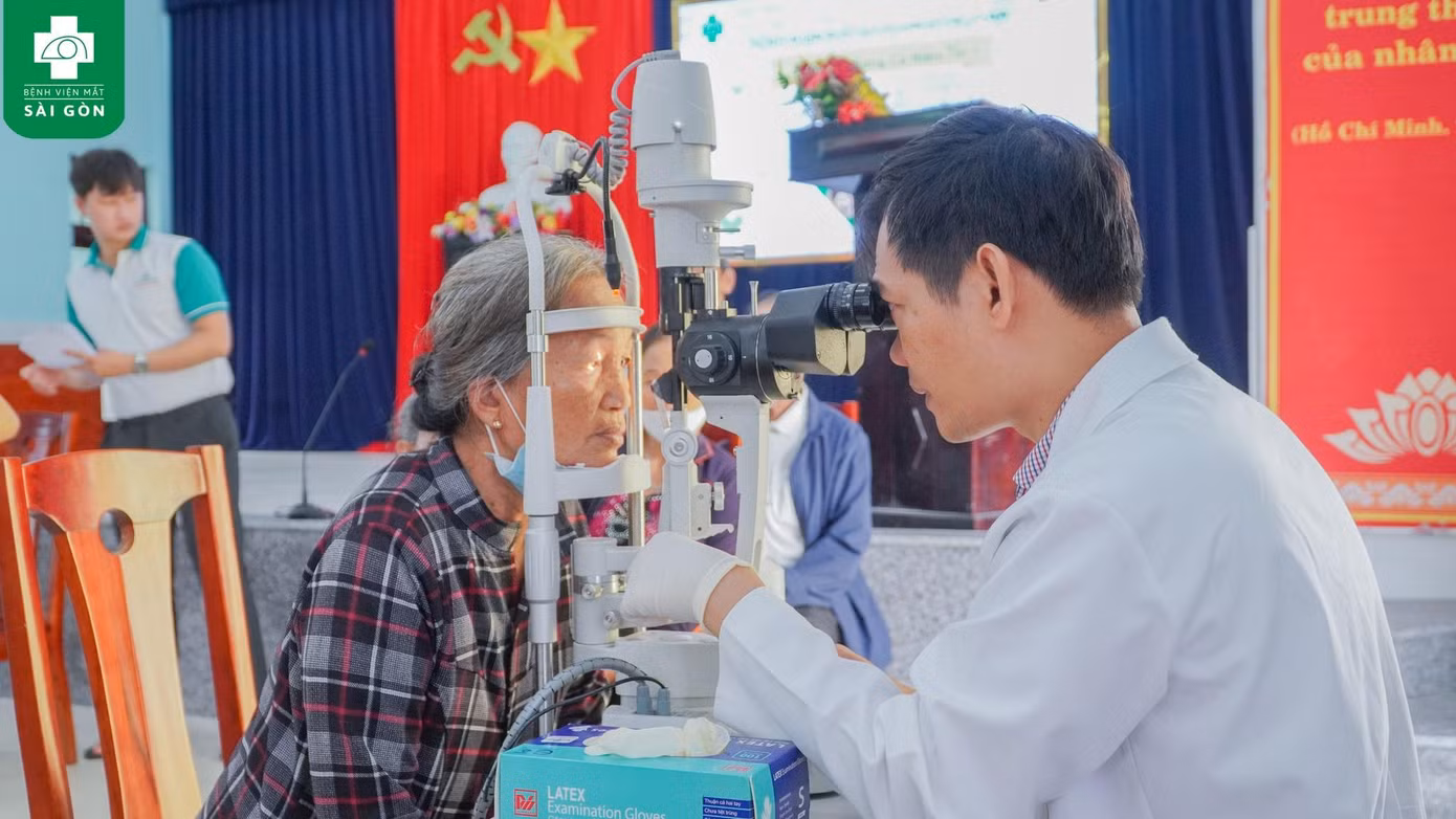 Trong năm 2023 vừa qua, Bệnh viện Mắt Sài Gòn Sông Hàn và Bệnh viện Đa Khoa Sài Gòn Tam Kỳ đã tổ chức nhiều chương trình khám mắt ý nghĩa cho người dân Quảng Nam.