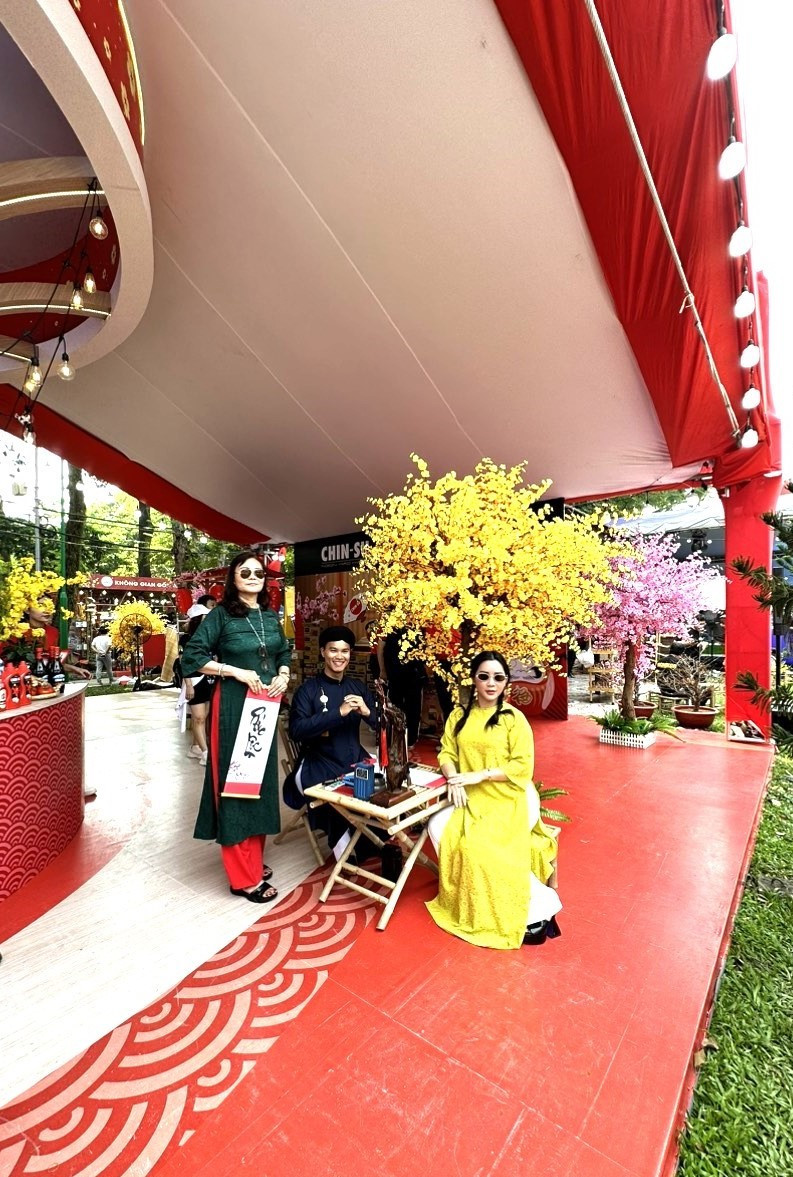 Khu vực chụp ảnh checkin đầy sắc xuân thu hút khách hàng Khu vực chụp ảnh checkin đầy sắc xuân thu hút khách hàng