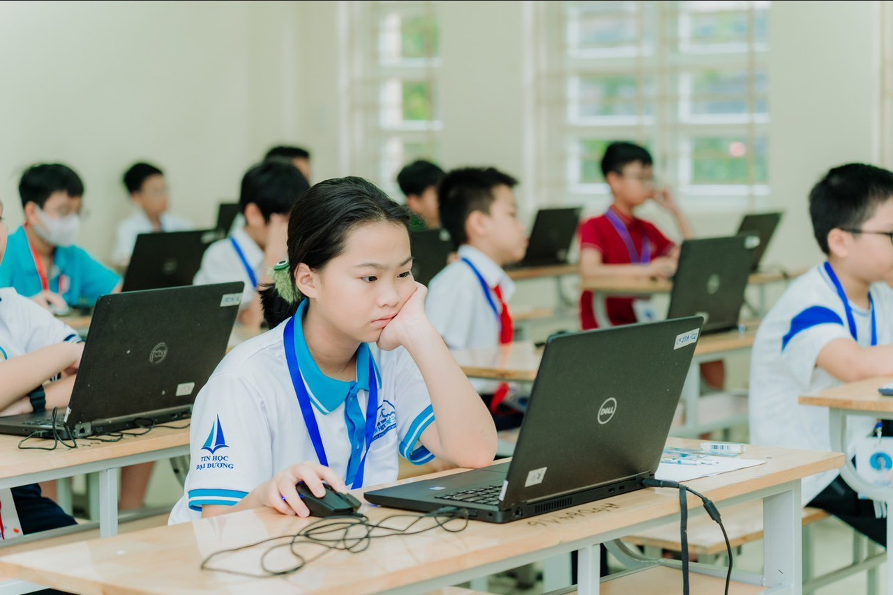 Học sinh học Tin học Đại Dương dự thi vòng chung kết Tin học trẻ toàn quốc. Ảnh: Tin học Đại Dương