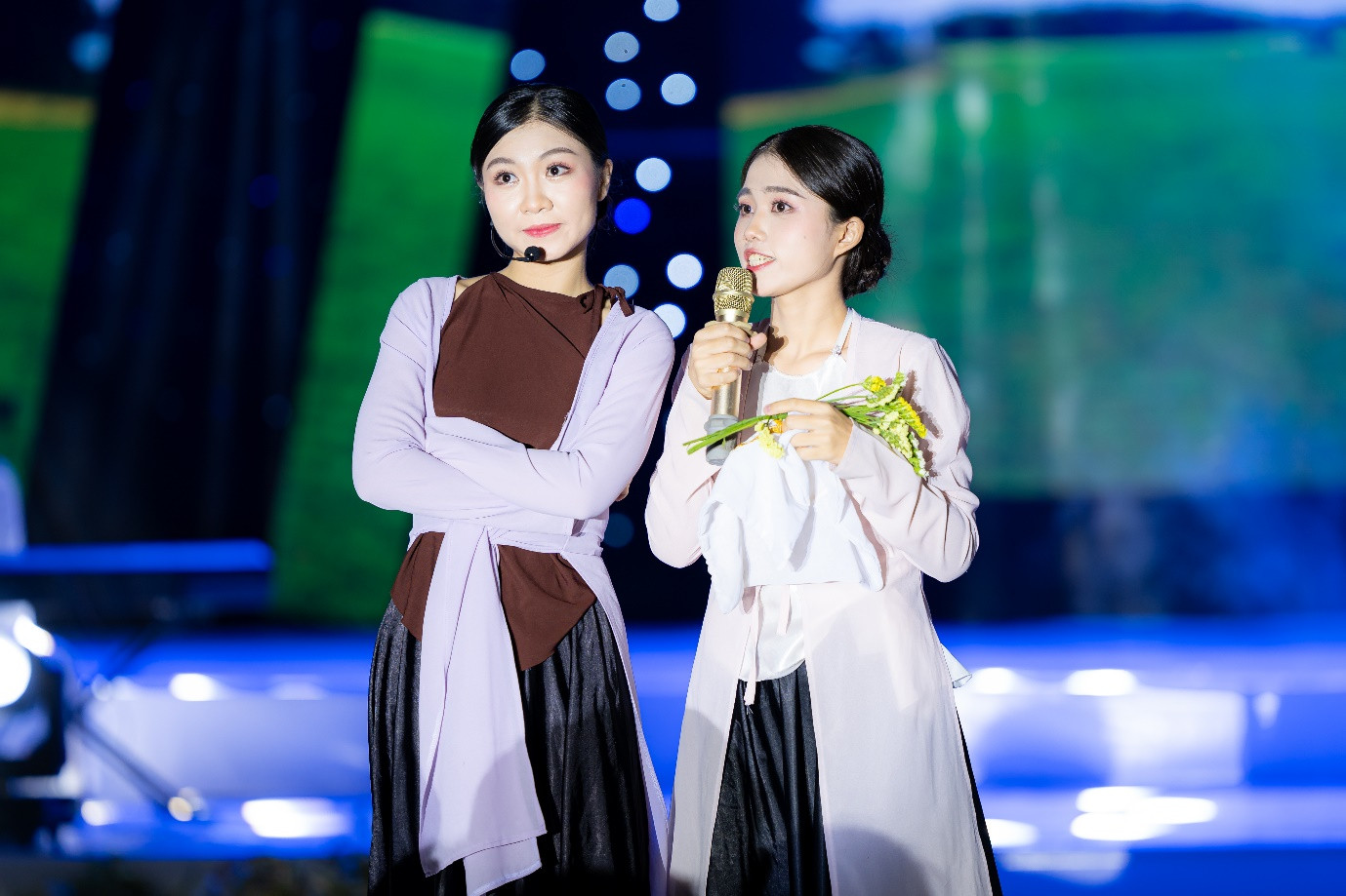 Nhiều tiết mục ở các thể loại khác nhau cùng hòa quyện tạo nên đêm thưởng thức nghệ thuật mãn nhãn