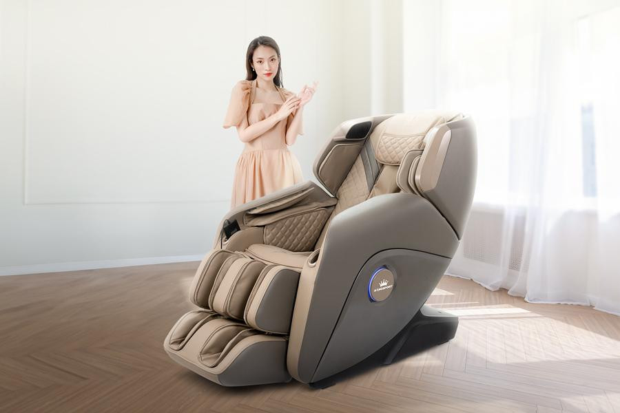 MC Khánh Vy lựa chọn thư giãn với ghế massage KingSport Deluxe G50 New