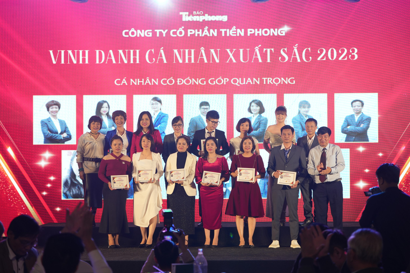 Vinh danh những Cá nhân có đóng góp quan trọng năm 2023 Vinh danh những Cá nhân có đóng góp quan trọng năm 2023