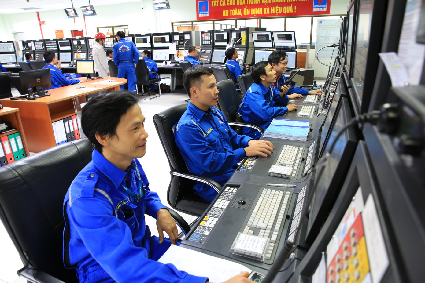 NMLD Dung Quất đang vận hành ở công suất tối ưu, đáp ứng nhu cầu cao của thị trường dịp giáp Tết Nguyên đán NMLD Dung Quất đang vận hành ở công suất tối ưu, đáp ứng nhu cầu cao của thị trường dịp giáp Tết Nguyên đán