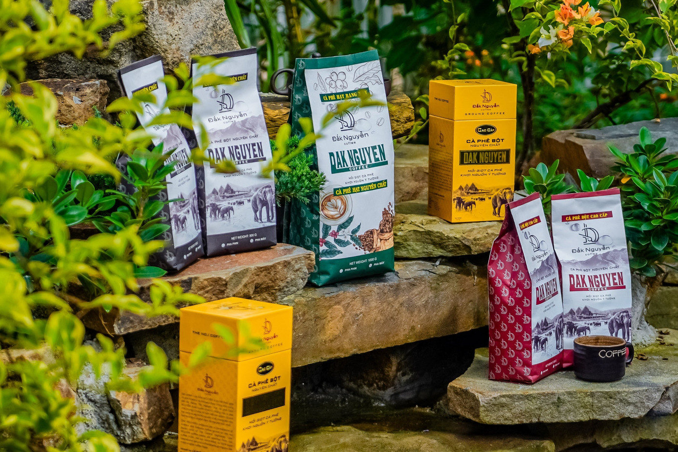 Sản phẩm cà phê Đắk Nguyễn đa dạng về chủng loại. Ảnh: NHẤT PHONG.