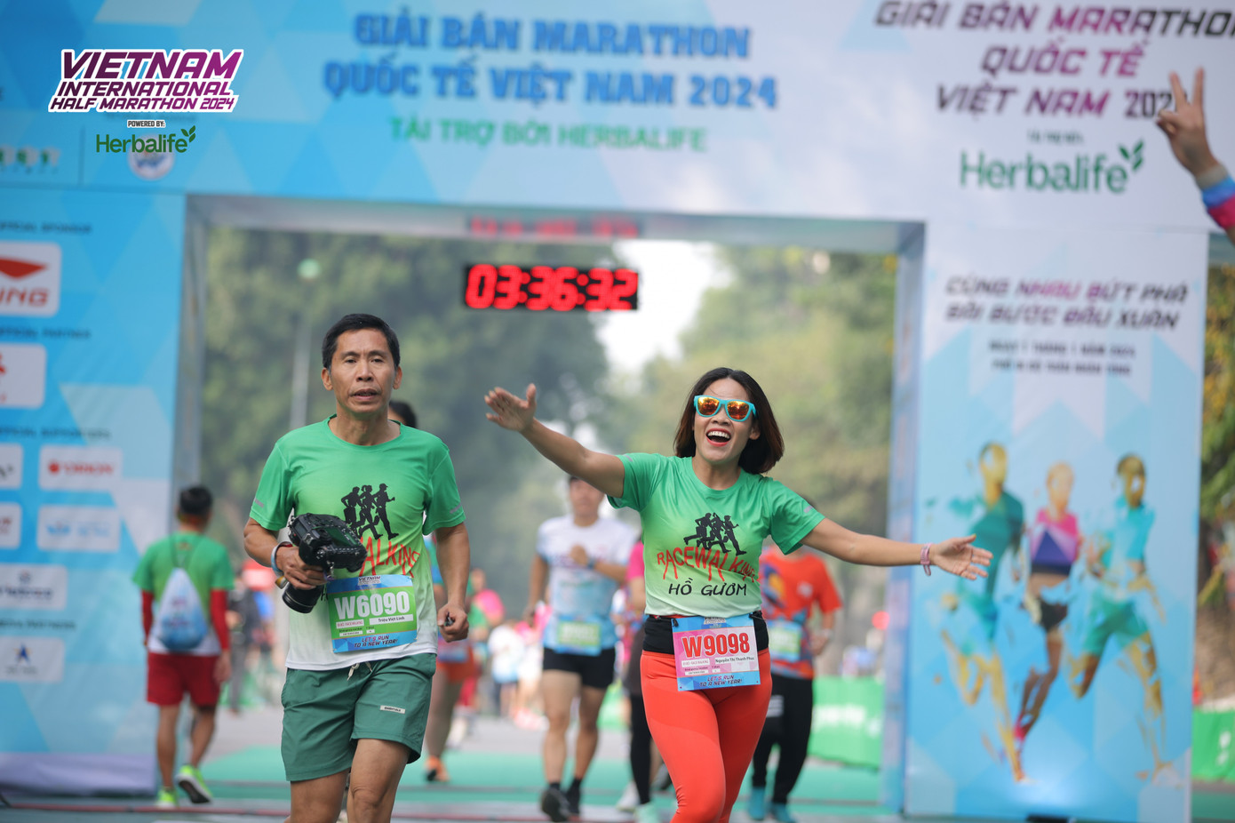 'Nữ hoàng đi bộ' Nguyễn Thị Thanh Phúc trên đường chạy Giải VIHM 2024 powered by Herbalife