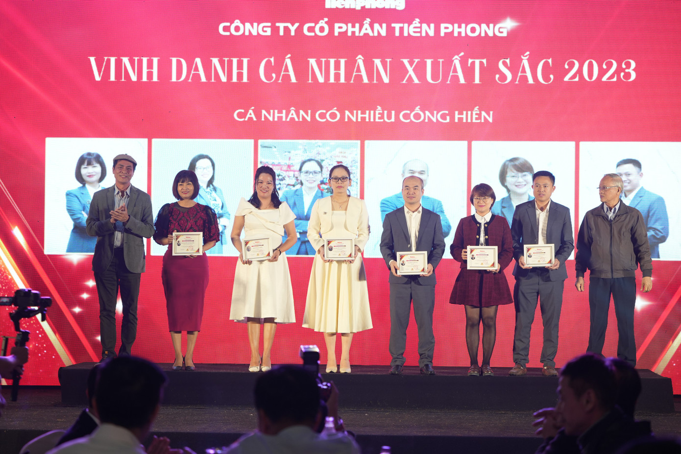 Vinh danh những Cá nhân có nhiều cống hiến trong năm 2023 Vinh danh những Cá nhân có nhiều cống hiến trong năm 2023