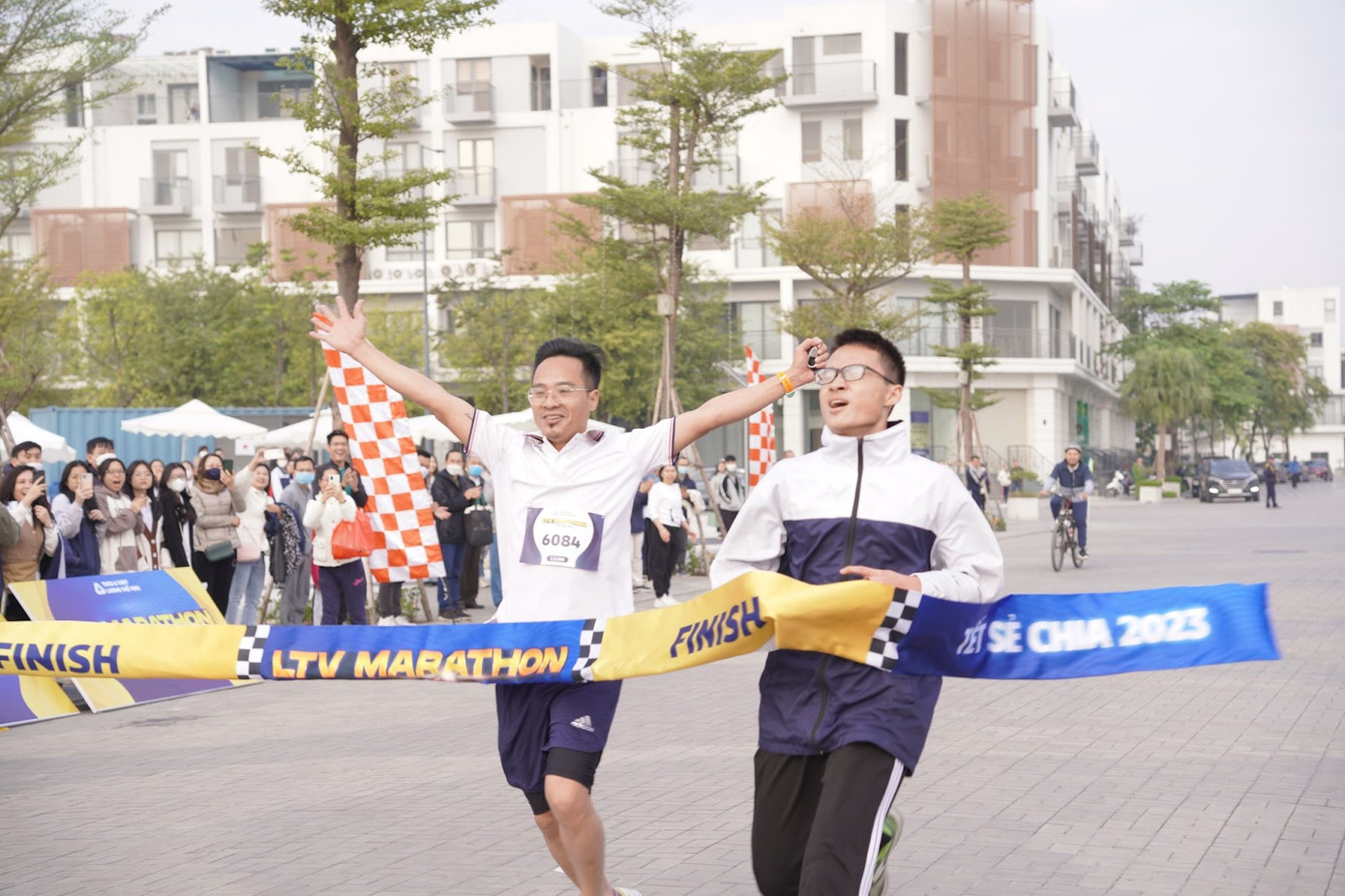 Thử thách cá nhân thông qua hoạt động chạy bền giúp nâng cao thể lực, sức bền với cung đường chạy cự ly 2,5 km hoặc 5 km. Thử thách cá nhân thông qua hoạt động chạy bền giúp nâng cao thể lực, sức bền với cung đường chạy cự ly 2,5 km hoặc 5 km.