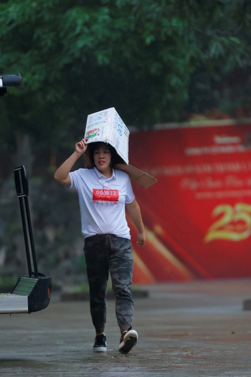 Trời mưa cũng không làm khó được các runner của Tiền Phong. Trời mưa cũng không làm khó được các runner của Tiền Phong.