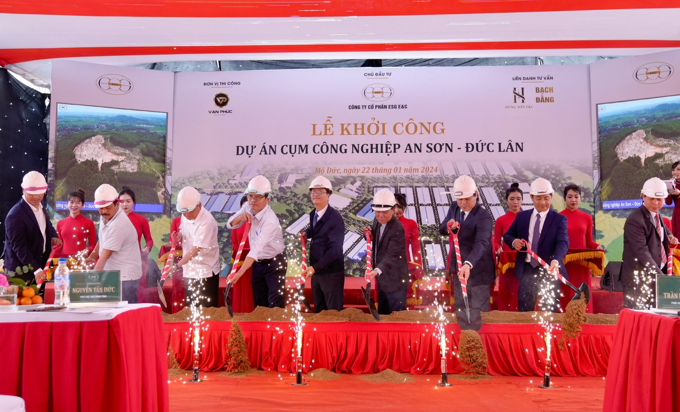 Lãnh đạo tỉnh Quảng Ngãi, huyện Mộ Đức cùng Chủ đầu tư thực hiện nghi thức Lễ khởi công Dự án Cụm công nghiệp An Sơn Đức Lân.