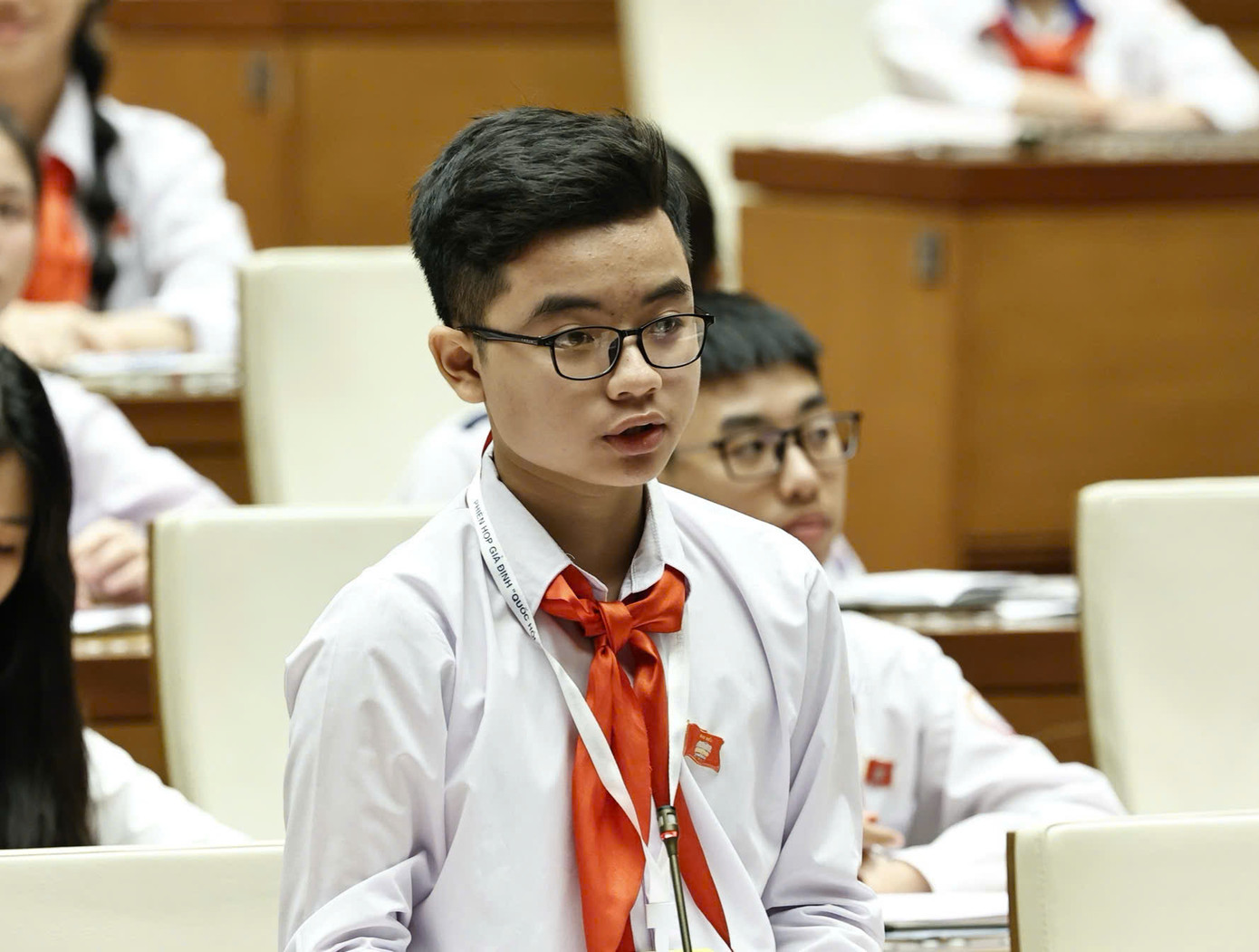 Nghị trường Quốc hội trẻ em "nóng" với những phần chất vấn và tranh luận của các đại biểu trẻ em. Nghị trường Quốc hội trẻ em "nóng" với những phần chất vấn và tranh luận của các đại biểu trẻ em.